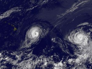 ap_hawaii_hurricane_coming_jc_140807_4x3_992IselleAndJulioAugust2014